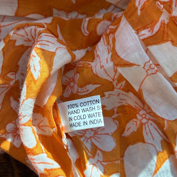 NWOT Nimbu beautiful floral sleeveless blouse - Picture 11 of 12